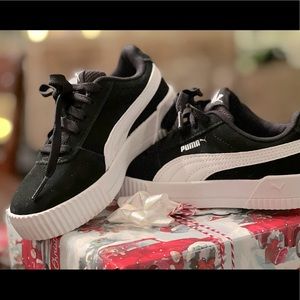 Kids puma sneakers. Size 12.